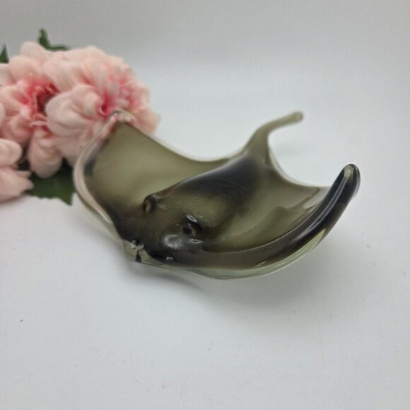 VTG Edinburgh Art Glass Stingray Sculpture MCM Style Smoked Grey Marine Figurine - Picture 1 of 7